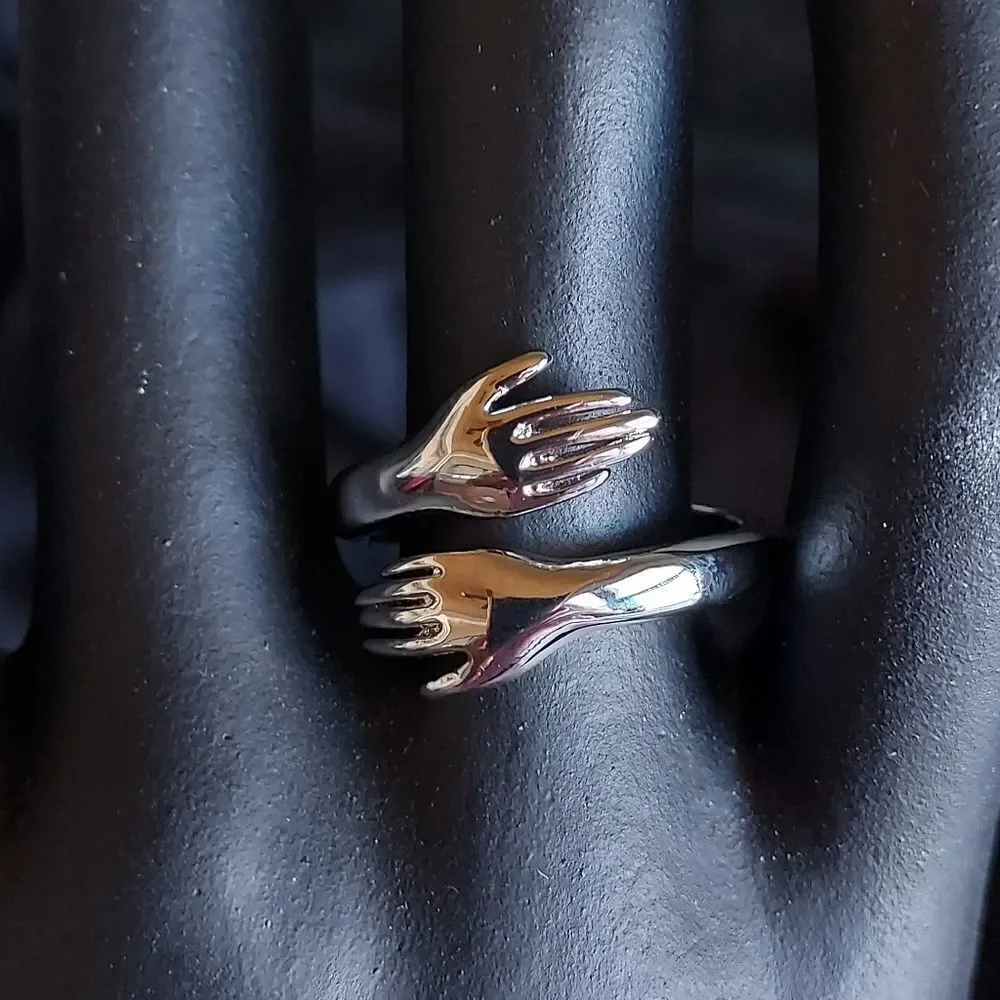 SILVER HUG ME TIGHT RING